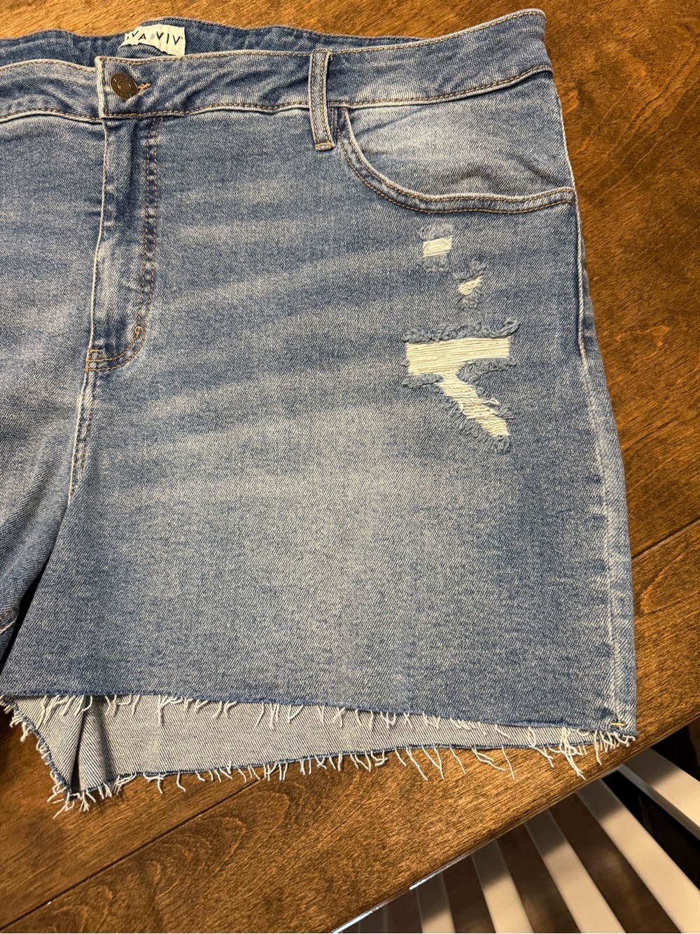 PLUS SIZE SHORTS - Picture 2 of 3